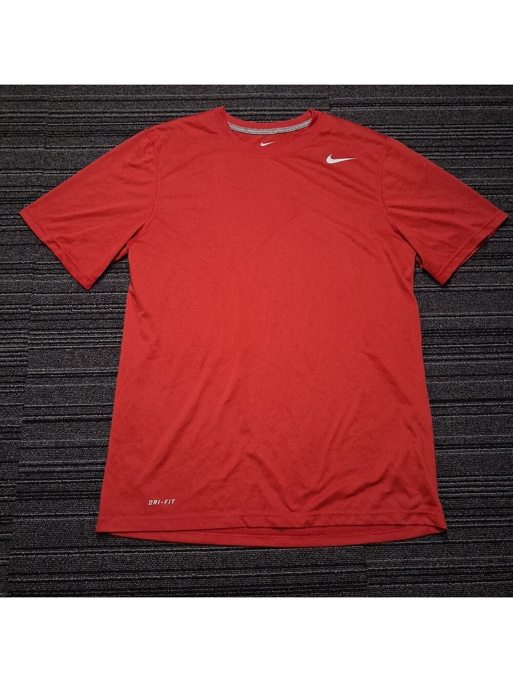 Nike Dri-FIT Men’s Medium Red Training Workout T-Shirt Short Sleeve Swoosh